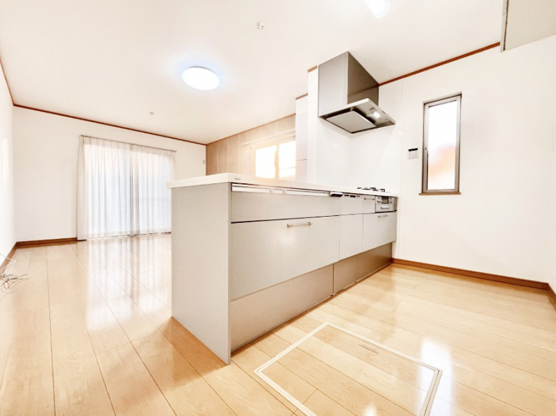 �L�b�`���@���Ƒ��̉�b�e�ޑΖʃL�b�`���B���������̃p�p�}�}�����Ƒ��Ɖ߂������Ԃ����������I