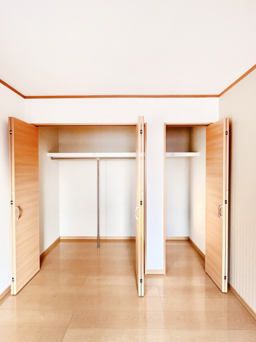 ���[�@�m���̃N���[�[�b�g�B���s��������̂Ō���̈ߗނ�����������܂�܂��B