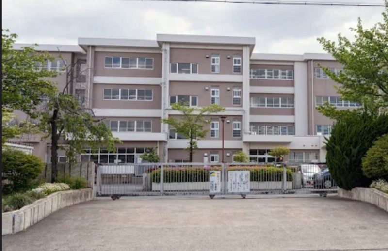 ���ӊ��@���w�Z 1249m ���R�s���여�R��񏬊w�Z