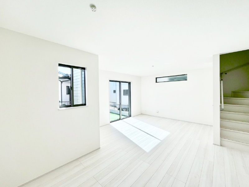 ���r���O�@�傫�ȑ����炽���Ղ�̗z���ƕ����������郊�r���O