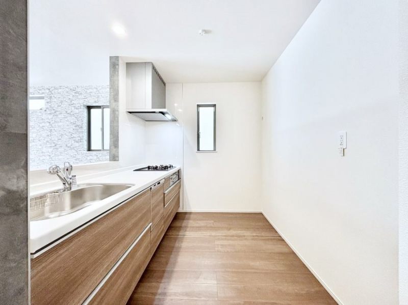 �L�b�`���@�u�₩�ȕ����ʂ蔲����L�b�`���B��������̂Ŗ��邭���C�ɂ��𗧂��܂��B