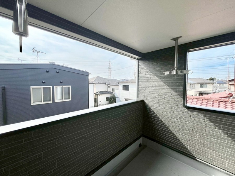 �o���R�j�[�@�C���i�[�o���R�j�[�Ȃ̂ŉJ�ł����󕨂����������o���āA���ʂ�������̂Ŋ������ǂ��A�������X�y�[�X�Ƃ��ďd�󂵂܂��B �@