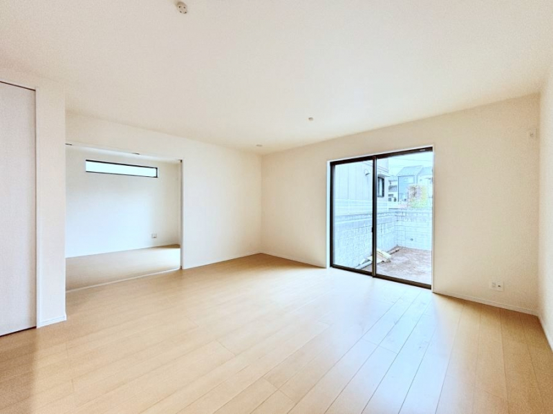 ���r���O�@���邢�z���������A�����̕��͋C�ɖ�������郊�r���O�E�_�C�j���O�B 