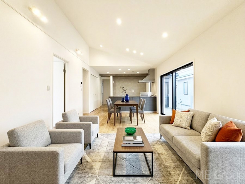 ���r���O�@�������������͋C�̂k�c�j�͉Ƒ��݂�Ȃ̉��K��ԁ��Ƌ��CG�ł�