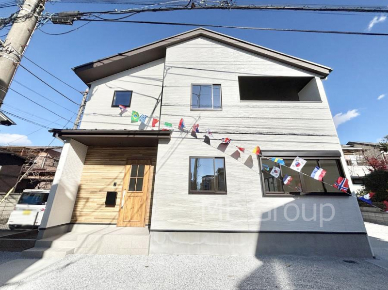 ���n�O�ώʐ^�@�������ꂽ�O�ρA�㎿�ȏZ��Ԃ��L���鎺���͉i�����S���ĉ߂�����Z���ł��B 