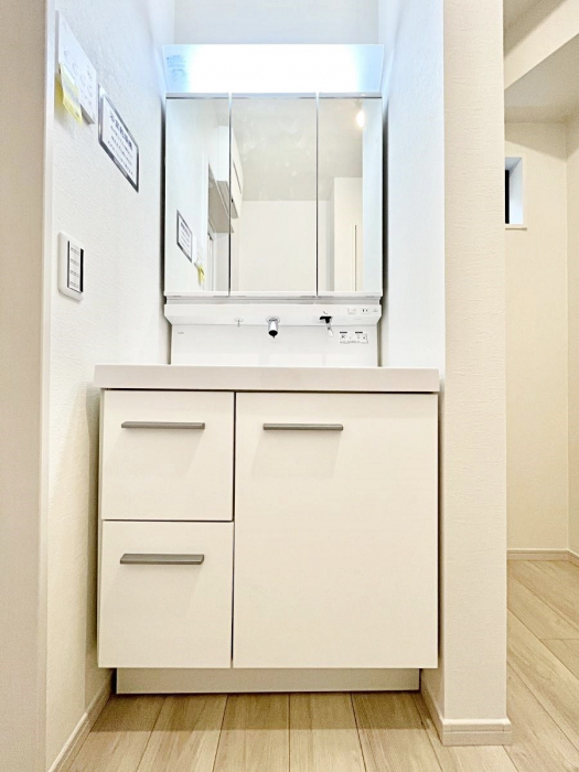 ���ʑ�E���ʏ��@�O�ʋ��̗��ɁA���ϕi��q���p�i�Ȃǂ����[�\�B���ʑ����������ƕۂ��܂��I