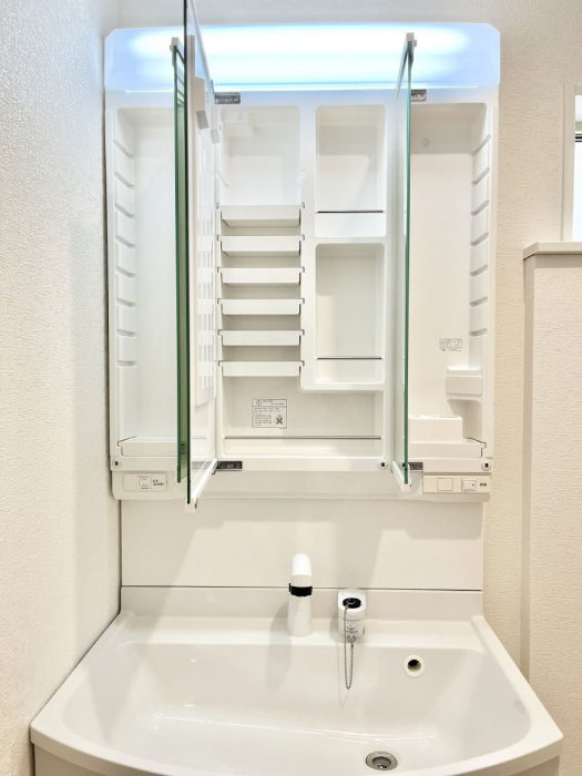 ���̑����ρ@�O�ʋ��̗��ɁA���ϕi��q���p�i�Ȃǂ����[�\�B���ʑ����������ƕۂ��܂��I