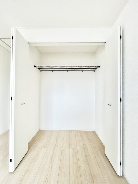 ���[�@��������ߗނ�ו��Ȃǂ̎��[�ɕ֗��ȃN���[�[�b�g�t���ł��B