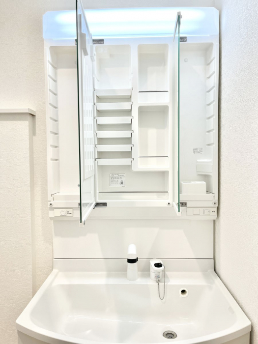 ���̑����ρ@�O�ʋ��̗��ɁA���ϕi��q���p�i�Ȃǂ����[�\�B���ʑ����������ƕۂ��܂��I