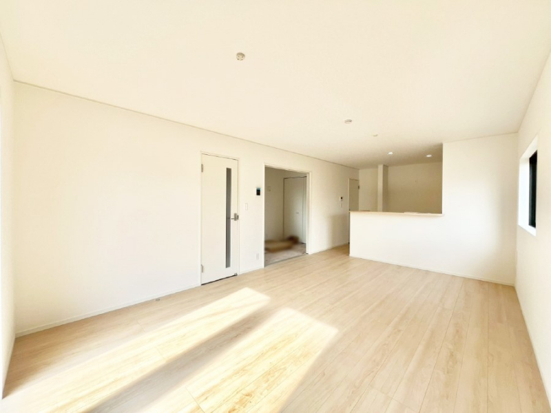 ���r���O�@���邢�z���������A�����̕��͋C�ɖ�������郊�r���O�E�_�C�j���O�B 