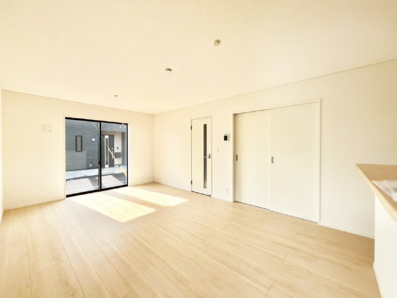 ���̑����ρ@�Ƒ��̏Ί炪���R�Ɛ��܂�Ă���A����ȕ��͋C�̃_�C�j���O�Ɏd�オ���Ă��܂��B