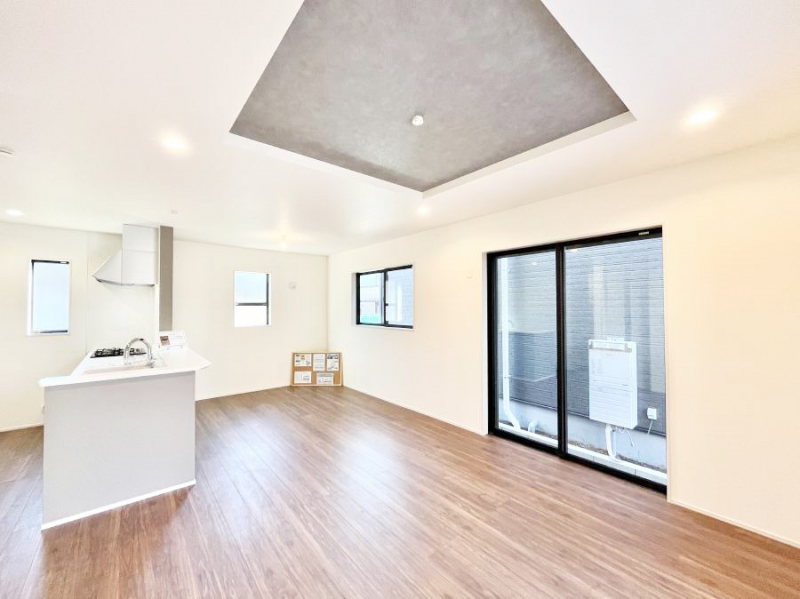 ���r���O�@�傫�ȑ����炽���Ղ�̗z���ƕ����������郊�r���O