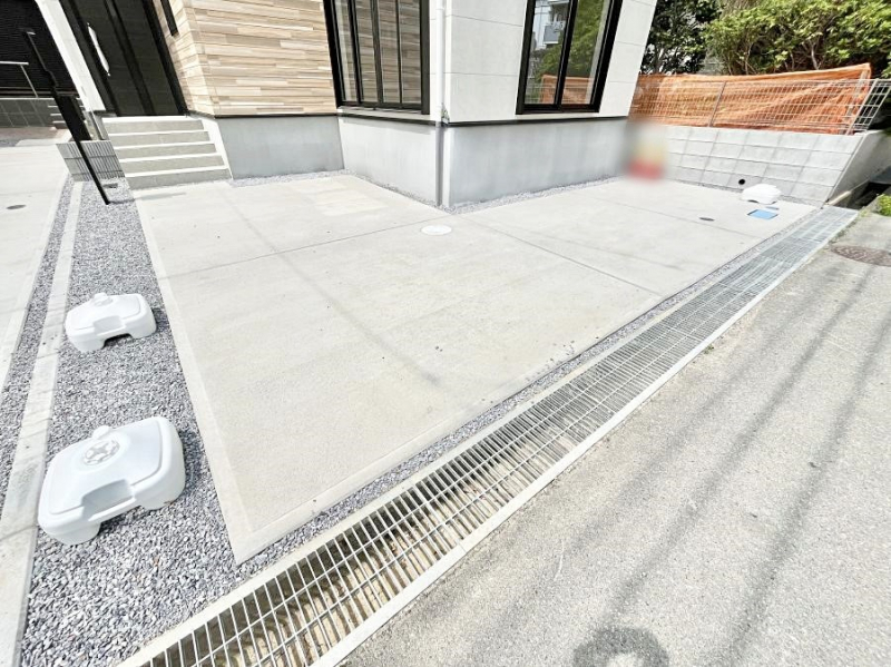 �@2��i�Ԏ�ɂ��j���ԉI���Ƒ��݂�Ȃ̎��]�Ԃ��u����L�X�J�[�X�y�[�X�B