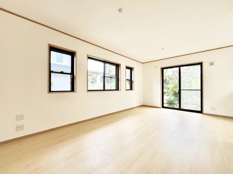 ���r���O�@�傫�ȑ����炽���Ղ�̗z���ƕ����������郊�r���O