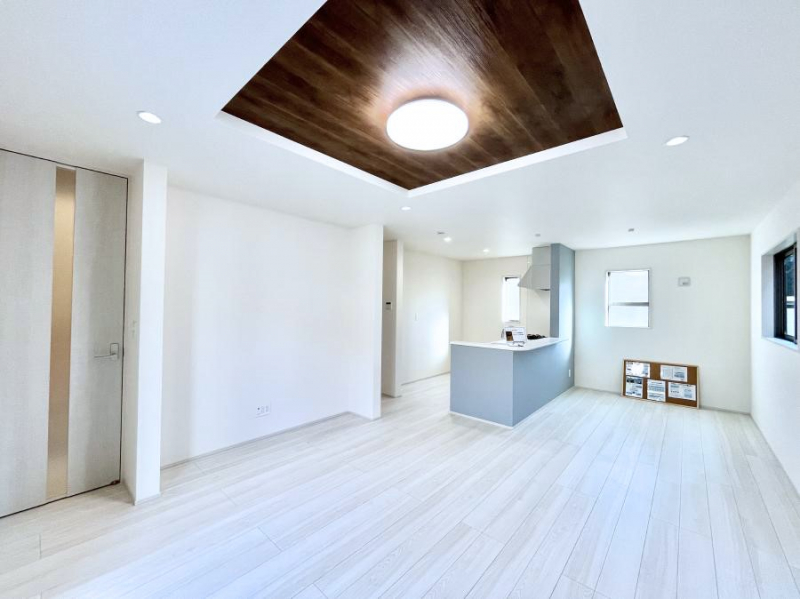 ���r���O�@�k�c�j�͉Ƒ��݂�Ȃ̉��K��ԁI���H���͂������A��b��A�Ƒ��̂Ȃ������������厖�ȃX�y�[�X�ł��B 