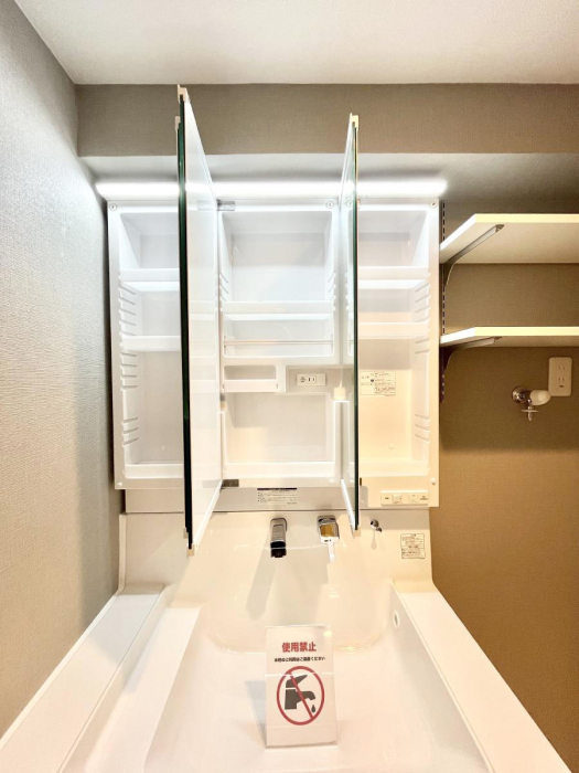 ���̑����ρ@�O�ʋ��̗��ɁA���ϕi��q���p�i�Ȃǂ����[�\�B���ʑ����������ƕۂ��܂��I