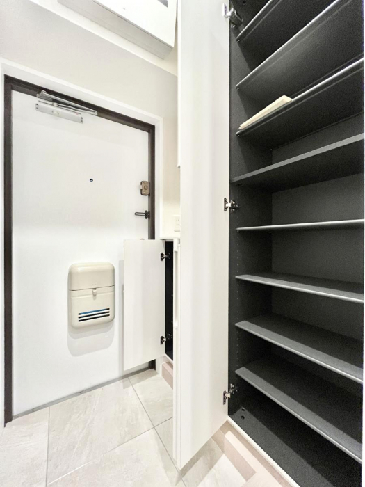 ���̑����ρ@�����Ղ���[�ł���V���[�Y�{�b�N�X�ŉƑ��S���̌C���A���ւ�������B  