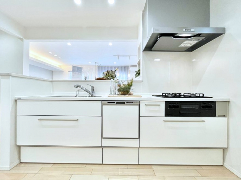 �L�b�`���@���r���O�����n����l�C�̃J�E���^�[�L�b�`���B �Ƒ��������Ȃ���Ǝ������邱�Ƃ��ł��܂��B