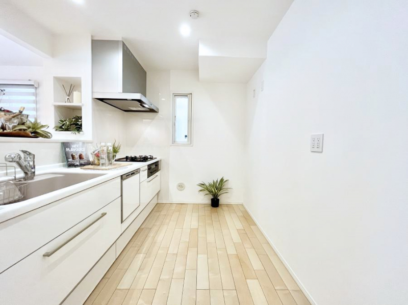 �L�b�`���@�u�₩�ȕ����ʂ蔲����L�b�`���B��������̂Ŗ��邭���C�ɂ��𗧂��܂��B