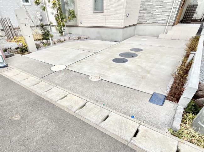 �@2��i�Ԏ�ɂ��j���ԉI���Ƒ��݂�Ȃ̎��]�Ԃ��u����L�X�J�[�X�y�[�X�B