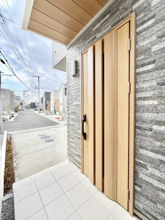 ���ց@��؂ȉƑ��A���q���o�}���錺�ցB���֑O�͉����t���ŉJ���~���Ă��Ă��G��ɂ����ł��B 