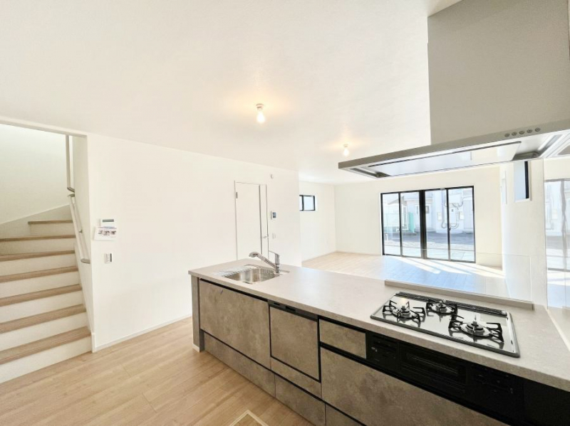 �L�b�`���@���������Ȃ���ł����Ƒ��Ƃ̉�b���y���߂�ΖʃL�b�`���@