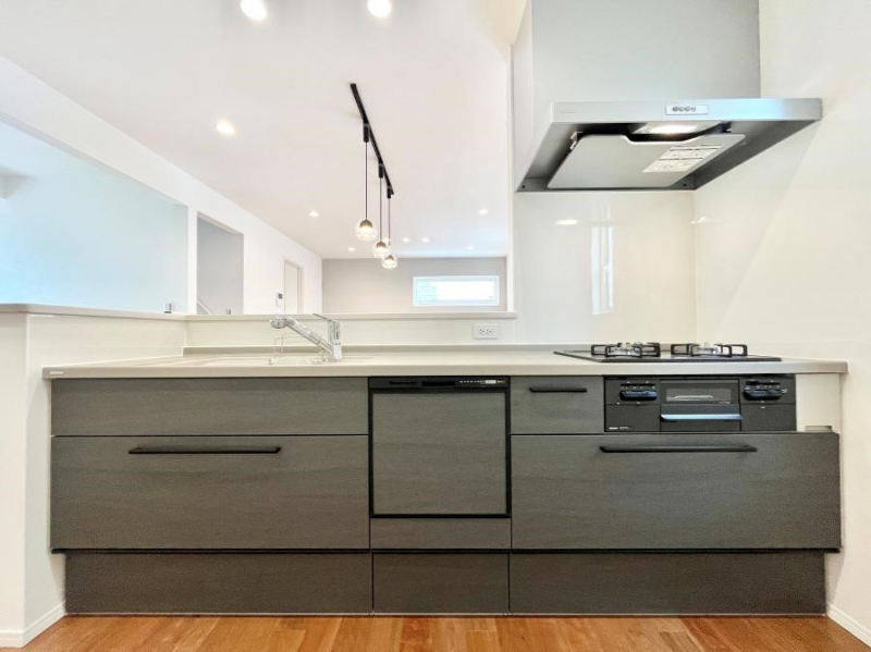 �L�b�`���@���r���O�����n����l�C�̃J�E���^�[�L�b�`���B �Ƒ��������Ȃ���Ǝ������邱�Ƃ��ł��܂��B