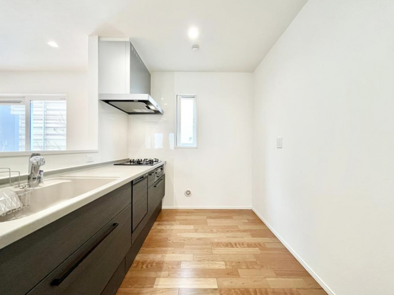 �L�b�`���@�u�₩�ȕ����ʂ蔲����L�b�`���B��������̂Ŗ��邭���C�ɂ��𗧂��܂��B