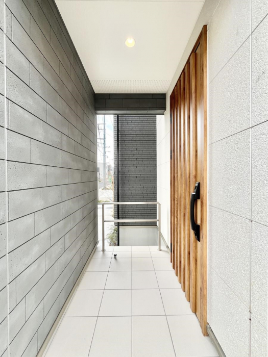 ���ց@��؂ȉƑ��A���q���o�}���錺�ցB���֑O�͉����t���ŉJ���~���Ă��Ă��G��ɂ����ł��B 