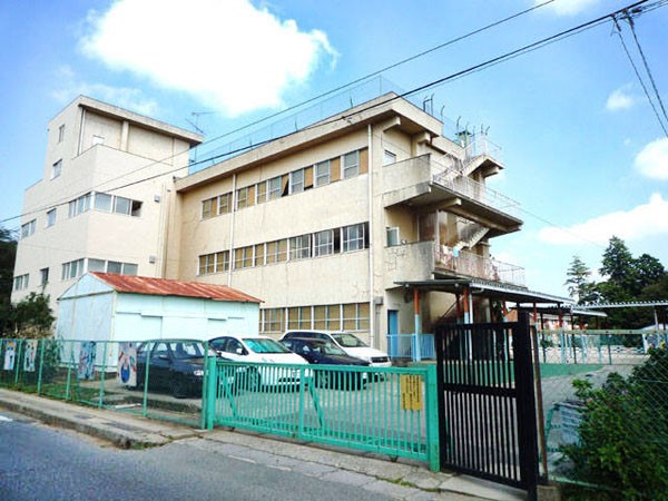 ���ӊ��@���w�Z 400m ���P�J�s���������w�Z