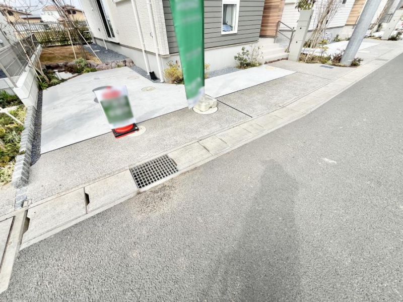 �@2��i�Ԏ�ɂ��j���ԉI���Ƒ��݂�Ȃ̎��]�Ԃ��u����L�X�J�[�X�y�[�X�B