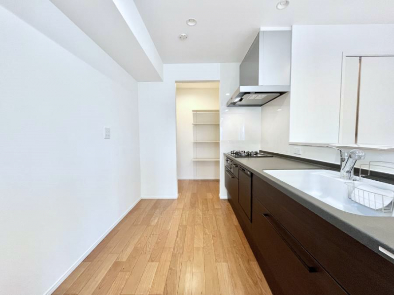 �L�b�`���@���������Ȃ��炲�Ƒ��Ƃ̉�b���y���߂�ΖʃJ�E���^�[�L�b�`��