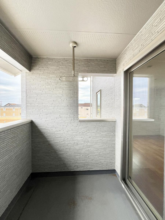 �o���R�j�[�@�C���i�[�o���R�j�[�Ȃ̂ŉJ�ł����󕨂����������o���āA���ʂ�������̂Ŋ������ǂ��A�������X�y�[�X�Ƃ��ďd�󂵂܂��B 