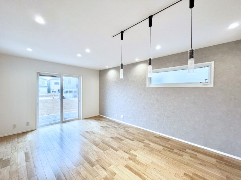 ���r���O�@�傫�ȑ����炽���Ղ�̗z���ƕ����������郊�r���O