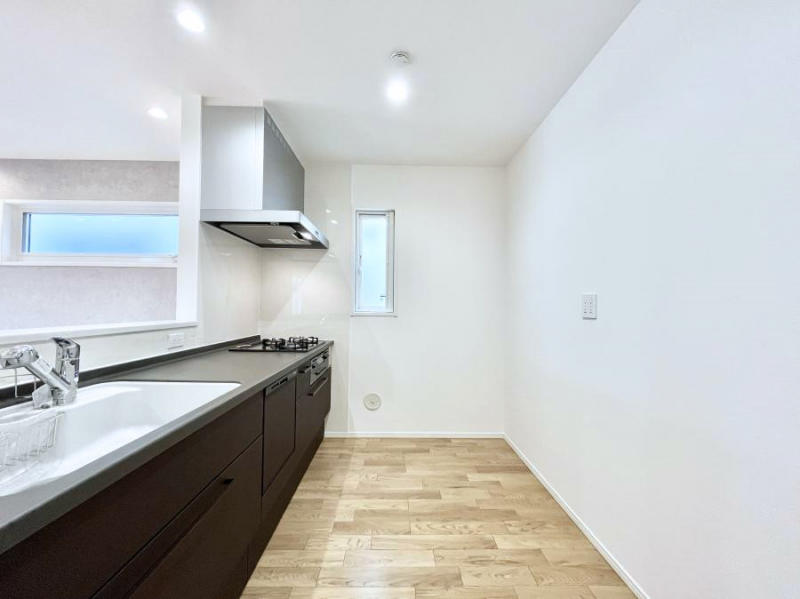 �L�b�`���@�u�₩�ȕ����ʂ蔲����L�b�`���B��������̂Ŗ��邭���C�ɂ��𗧂��܂��B