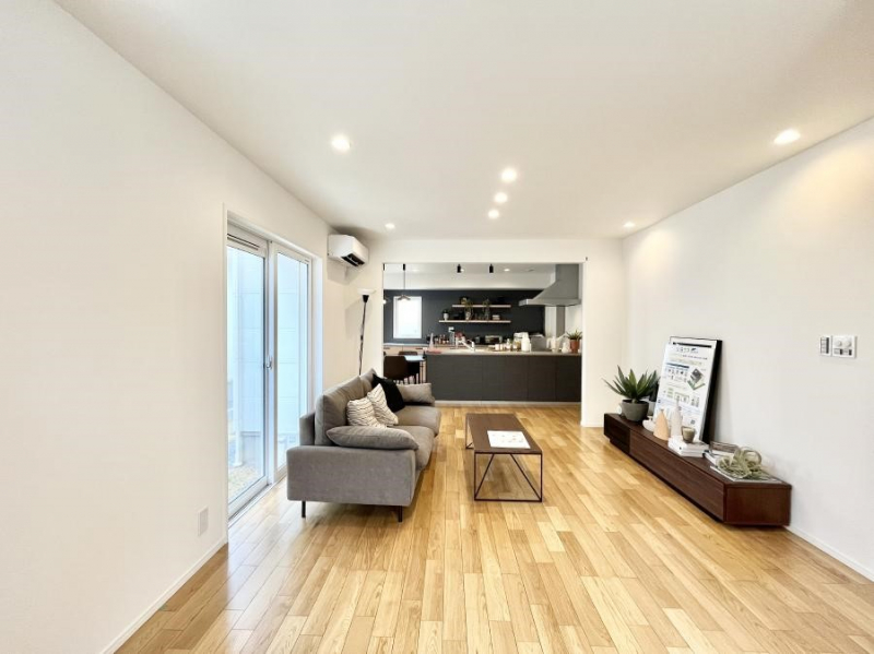 ���r���O�@�Z�ޕ��̌��������o�����A�C���e���A���l����̂��y���݂ȃ��r���O�ł��I 