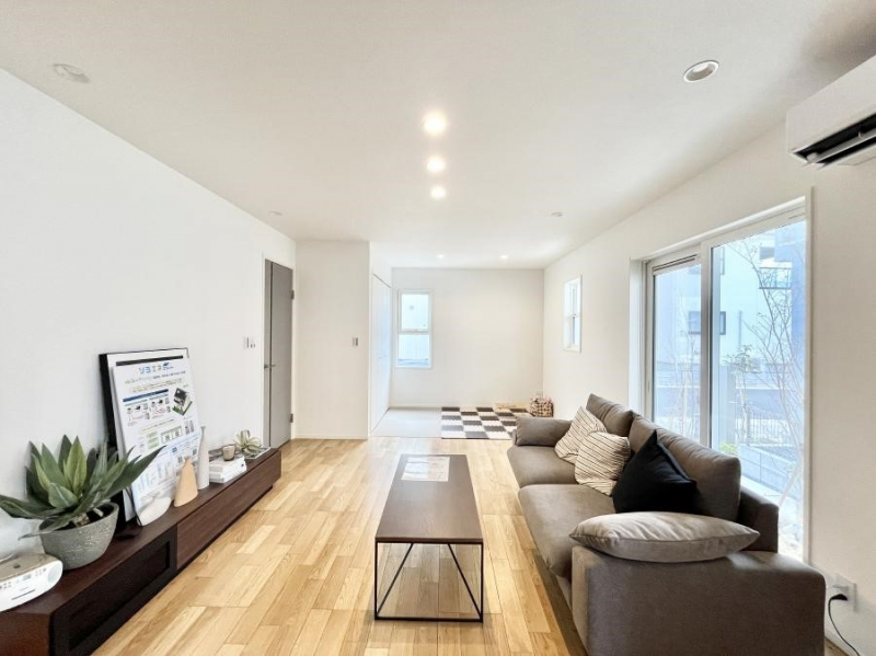 ���r���O�@���邢�z���������A�����̕��͋C�ɖ�������郊�r���O�E�_�C�j���O�B 