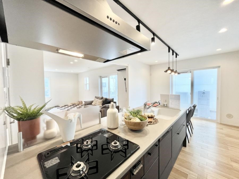 �L�b�`���@�J�E���^�[�z���ɂ��b�������Ȃ��疈���̂������������Ɗy����