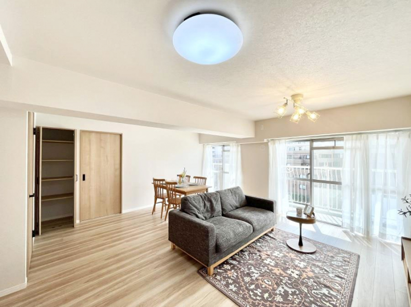 ���r���O�@�傫�ȑ����炽���Ղ�̗z���ƕ����������郊�r���O