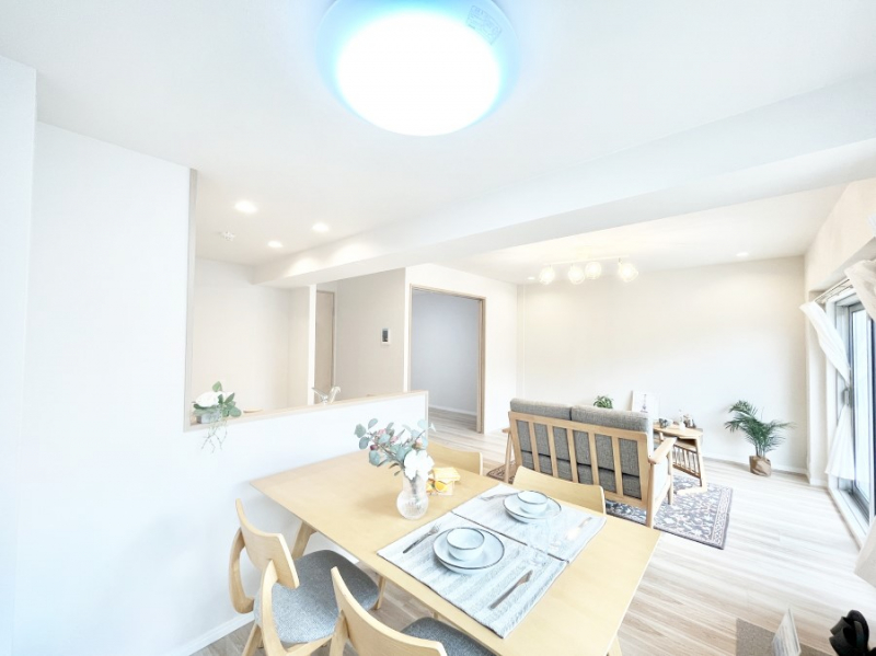 ���r���O�@�Ƒ��ꏏ�ɂ��H�����y���݂����Ȃ�L�X���r���O�_�C�j���O