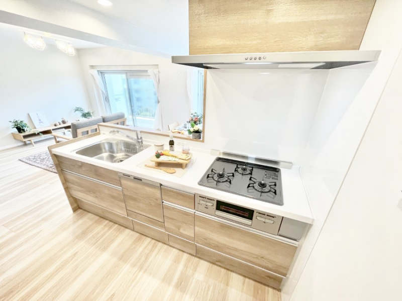 �L�b�`���@���������Ȃ���ł����Ƒ��Ƃ̉�b���y���߂�ΖʃL�b�`��