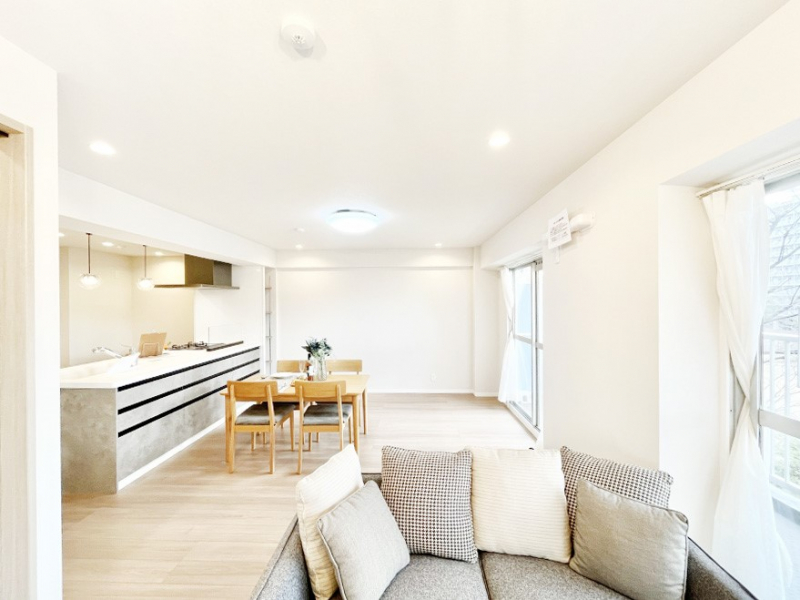 ���r���O�@�J��������L�X���r���O�͖��邢�z�������荞�ތe���̋�Ԃł��I