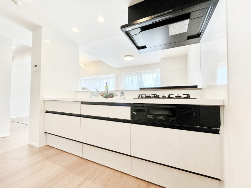 �L�b�`���@���������Ȃ���ł����Ƒ��Ƃ̉�b���y���߂�ΖʃL�b�`��