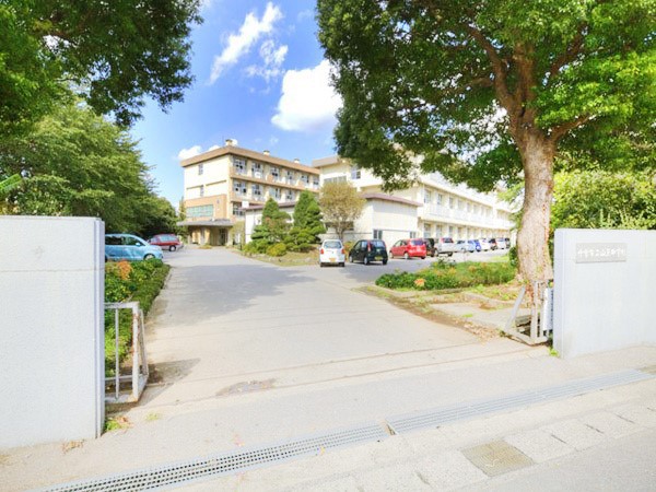 ���ӊ��@���w�Z 1700m ��t�s���R�����w�Z