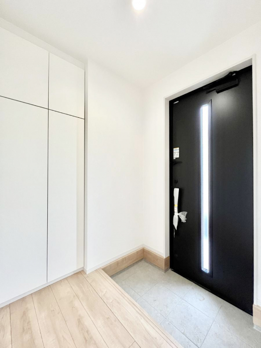 ���ց@�K���X�X���b�g�̓��������փh�A�������Ɍ���͂��Ă���܂��@