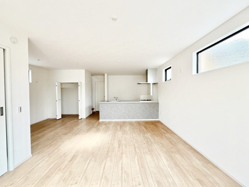 ���r���O�@���邢�z���������A�����̕��͋C�ɖ�������郊�r���O�E�_�C�j���O�B �@