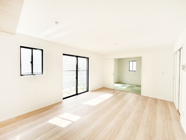 ���r���O�@���邢�z���������A�����̕��͋C�ɖ�������郊�r���O�_�C�j���O 