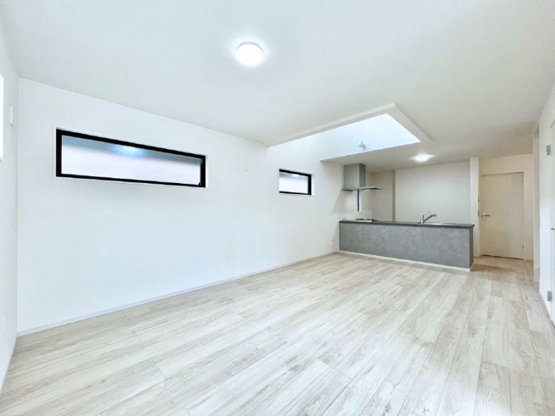 ���r���O�@���邢�z���������A�����̕��͋C�ɖ�������郊�r���O�E�_�C�j���O�B 