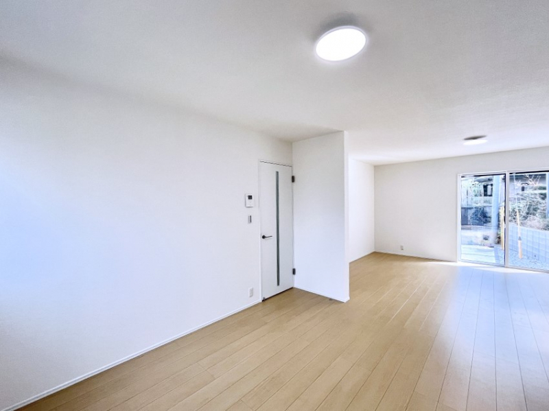 ���r���O�@���邢�z���������A�����̕��͋C�ɖ�������郊�r���O�E�_�C�j���O�B 