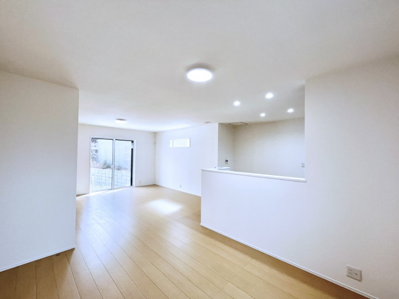 ���̑����ρ@�Ƒ��̏Ί炪���R�Ɛ��܂�Ă���A����ȕ��͋C�̃_�C�j���O�Ɏd�オ���Ă��܂��B